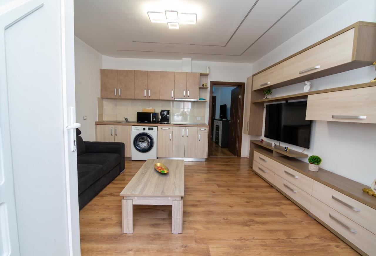 Grayhouse Apartment อาราด ภายนอก รูปภาพ