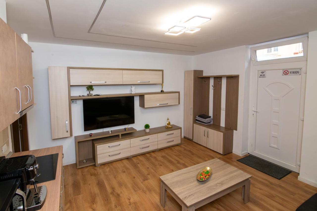 Grayhouse Apartment อาราด ภายนอก รูปภาพ